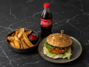 Chickenburger + Potato Wedges + Cola 0.5 bei Don Roberto Graz