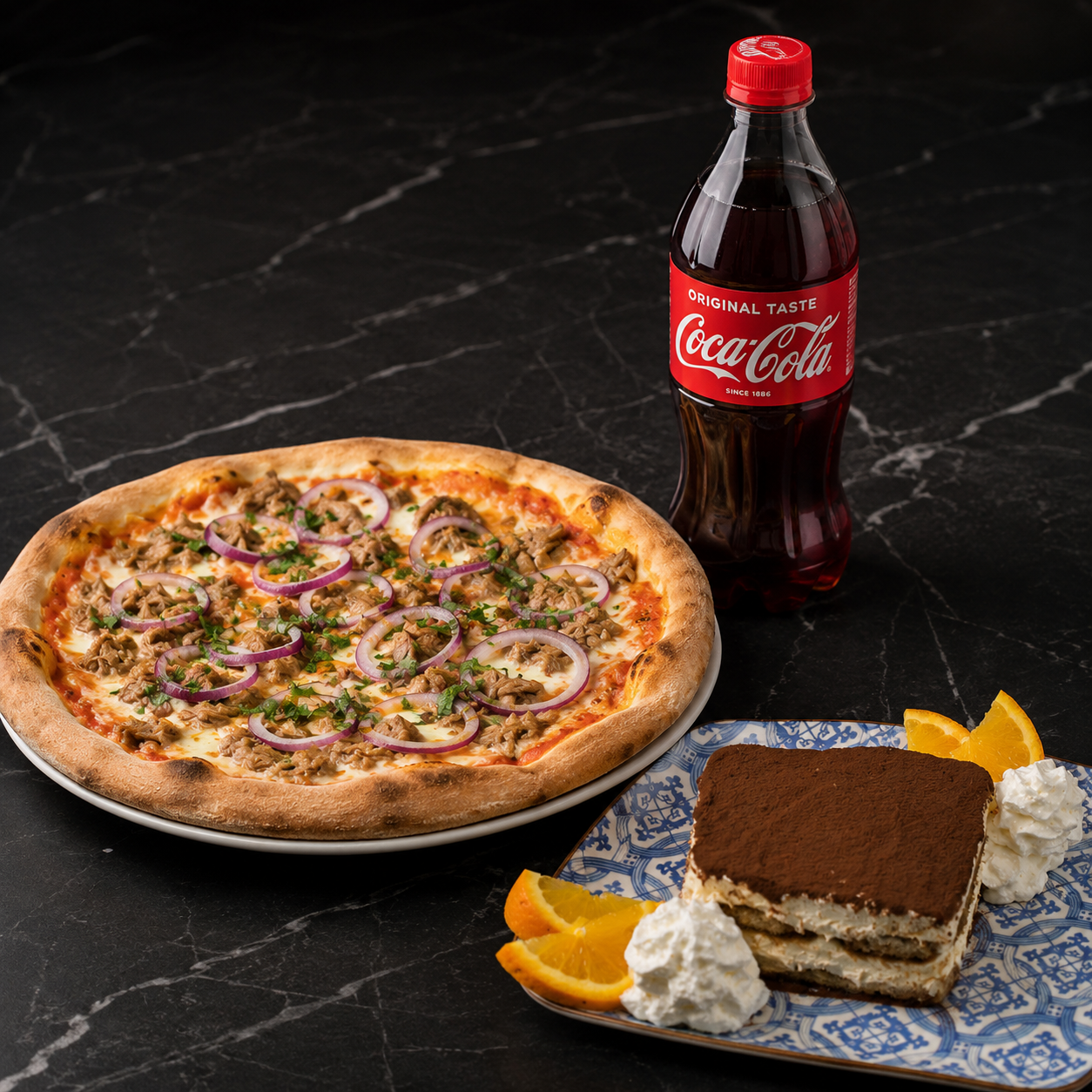 Pizza Al Tonno + Tiramisu + Cola 0.5 – jetzt in Graz bestellen